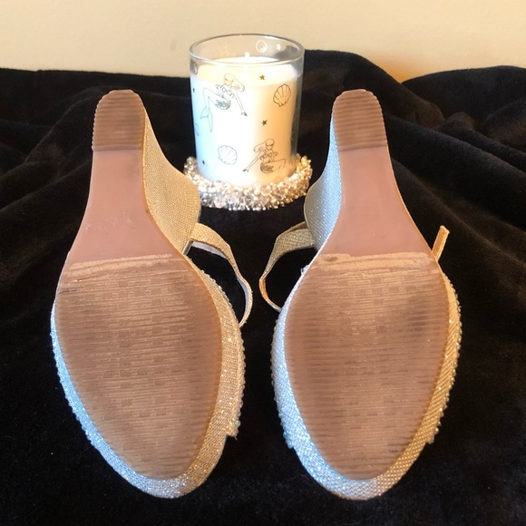 De Blossom Collection Rhinestone Wedges - Picture 4 of 8